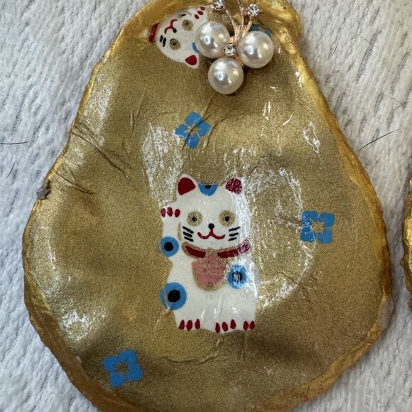 Set of 2 Handmade Decoupage Oyster Shell Trinket Dishes Lucky Cat pearl charm - Picture 2 of 8